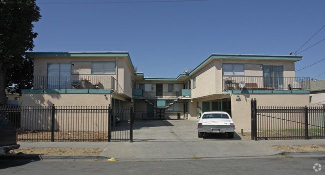 Three Bedroom Apartment on 21st Street A